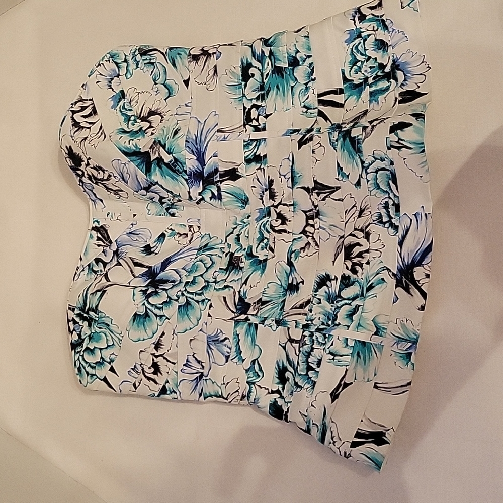 White House Black Market women's top sz 6